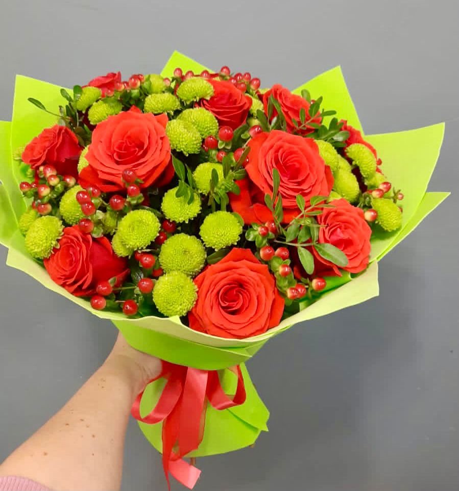 Букет цветов из: Хризантемы и Розы в Электроуглях