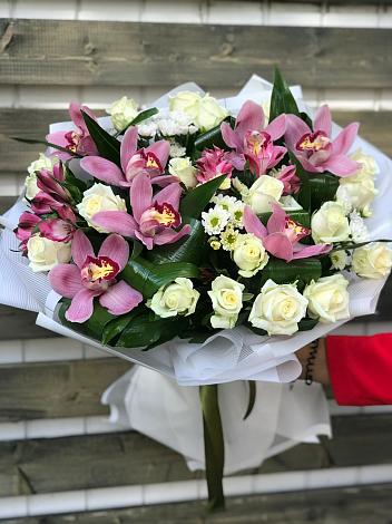 Букет цветов из: Розы и Хризантемы в Электроуглях