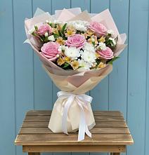 Букет цветов из:  Гвоздики, Орхидеи и Розы в Электроуглях