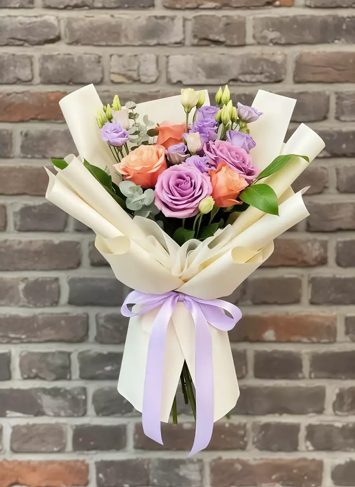 Букет цветов из: Лизиантусы и Розы в Электроуглях