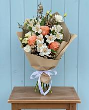 Букет цветов из:  Альстромерии, Лизиантусы, Розы и Хризантемы в Электроуглях