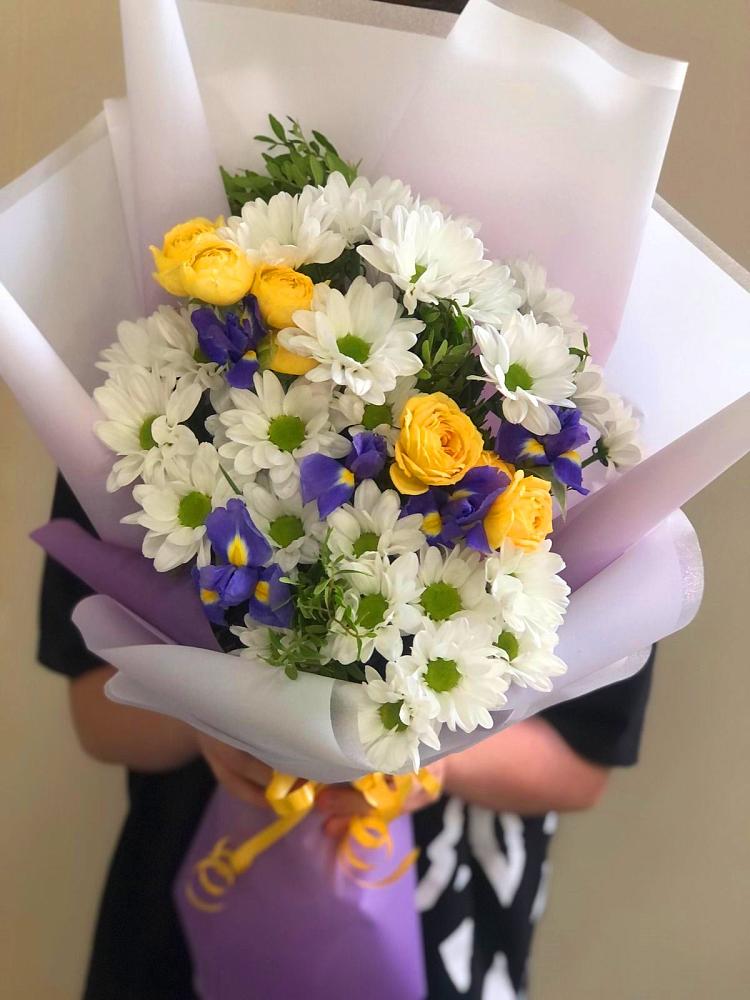 Букет цветов из: Ирисы, Хризантемы и Розы в Электроуглях