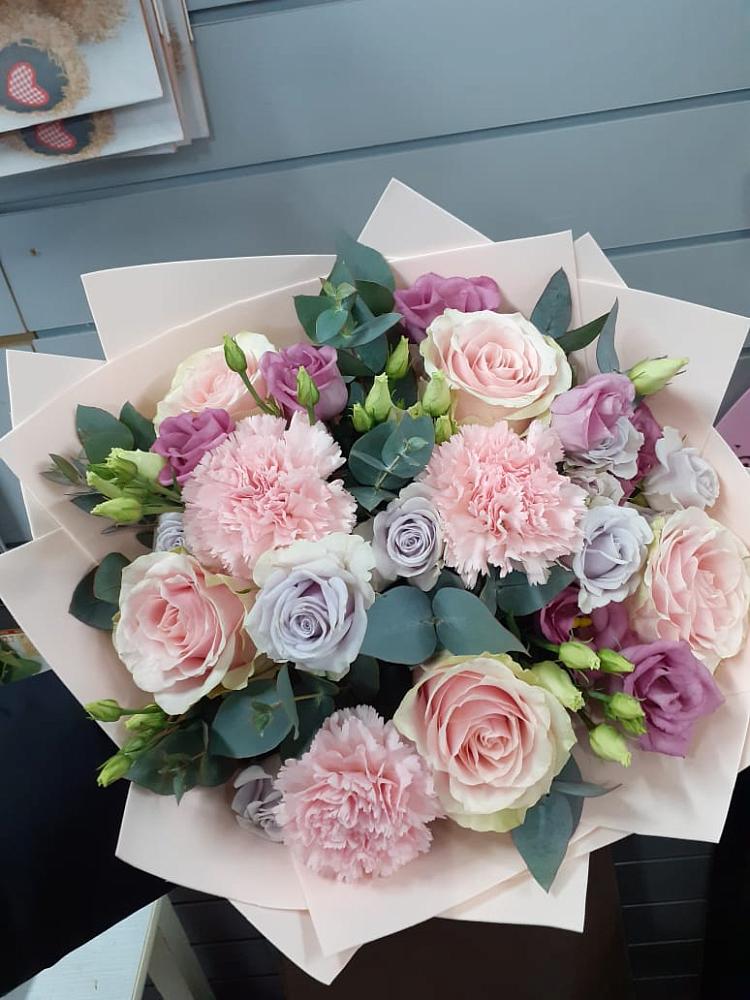 Букет цветов из: Розы, Гвоздики и Лизиантусы в Электроуглях